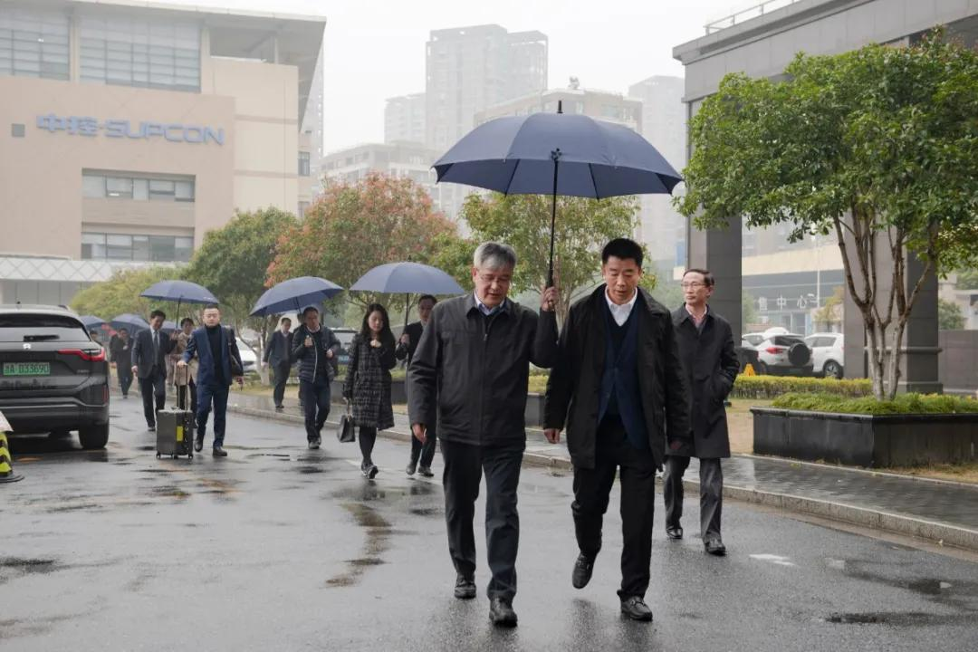 �Ϻ�֤ȯ�������ܾ����̽���һ������emc�ױ��ٷ���վ