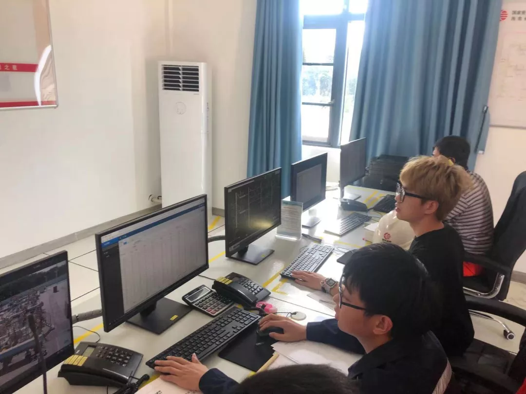 emc�ױ��ٷ���վ�������ϻ�����Ȼ����������ȫ��Ͷ��